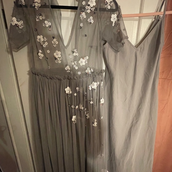 ASOS DESIGN midi dress with 3D embellished flowers and mesh skirt w/ slip - Picture 5 of 10